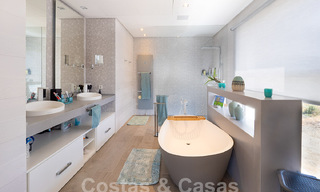 Moderna villa de lujo en venta con impresionantes vistas al mar en una zona exclusiva de Benahavis - Marbella 53376 
