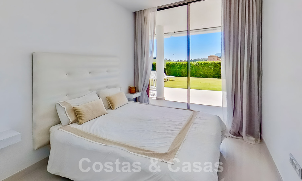 Moderno apartamento con jardín en venta con 3 dormitorios en resort de golf en la Nueva Milla de Oro entre Marbella y Estepona 53230