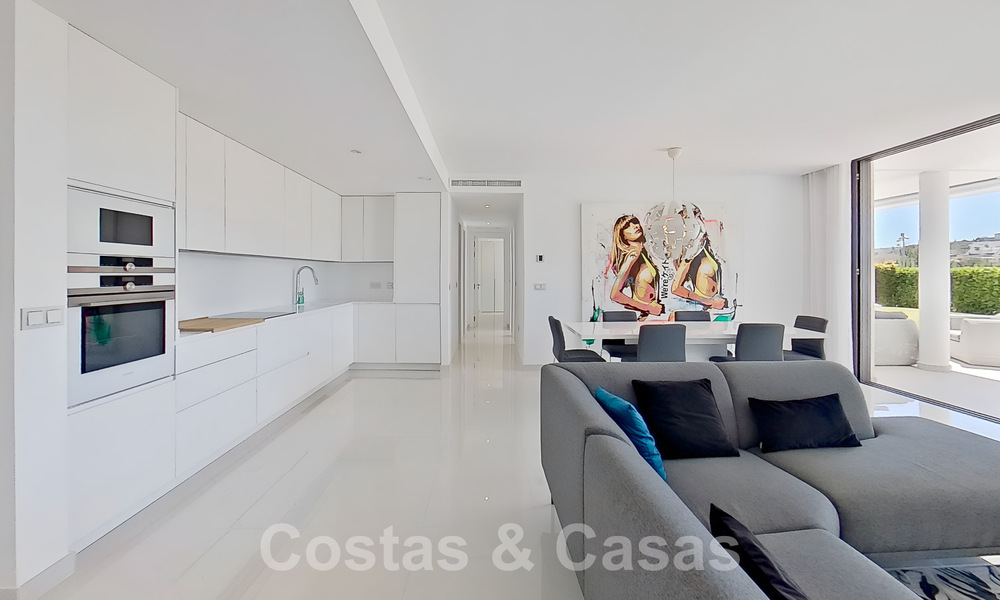 Moderno apartamento con jardín en venta con 3 dormitorios en resort de golf en la Nueva Milla de Oro entre Marbella y Estepona 53234