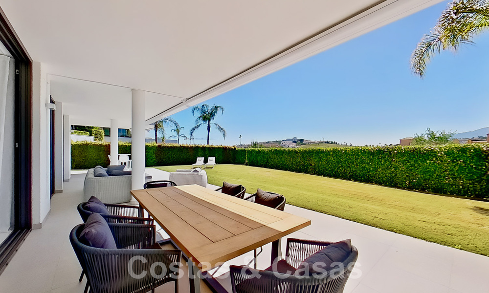 Moderno apartamento con jardín en venta con 3 dormitorios en resort de golf en la Nueva Milla de Oro entre Marbella y Estepona 53238
