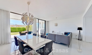 Moderno apartamento con jardín en venta con 3 dormitorios en resort de golf en la Nueva Milla de Oro entre Marbella y Estepona 53243 