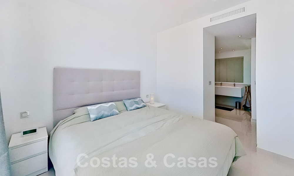 Moderno apartamento con jardín en venta con 3 dormitorios en resort de golf en la Nueva Milla de Oro entre Marbella y Estepona 53248