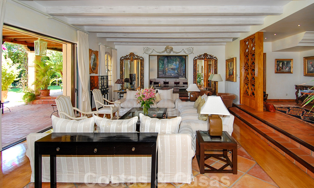 Villa en venta en primera linea de la playa, Marbella - Estepona 29622