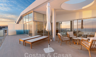 Excepcional ático en venta con vistas al mar y a poca distancia de la playa en Fuengirola - Benalmadena, Costa del Sol 54292 