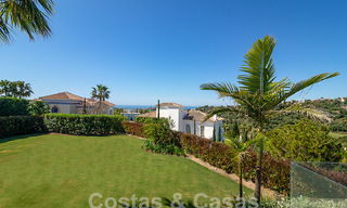 Villa modernista de lujo en venta con magnificas vistas al mar y al campo de golf en Benahavis - Marbella 54478 