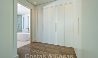 Villa modernista de lujo en venta con magnificas vistas al mar y al campo de golf en Benahavis - Marbella 54479 
