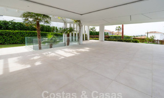 Villa modernista de lujo en venta con magnificas vistas al mar y al campo de golf en Benahavis - Marbella 54485 