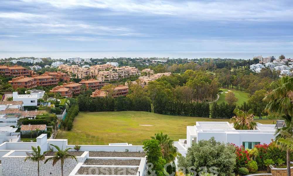 Villa modernista de lujo en venta con magnificas vistas al mar y al campo de golf en Benahavis - Marbella 54487