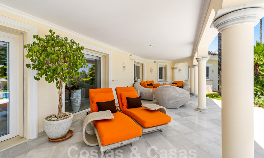 Villa mediterránea de lujo en venta con 6 dormitorios en un entorno privilegiado de golf en el valle de Nueva Andalucia, Marbella 53170