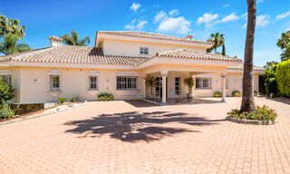 Villa mediterránea de lujo en venta con 6 dormitorios en un entorno privilegiado de golf en el valle de Nueva Andalucia, Marbella 53172 