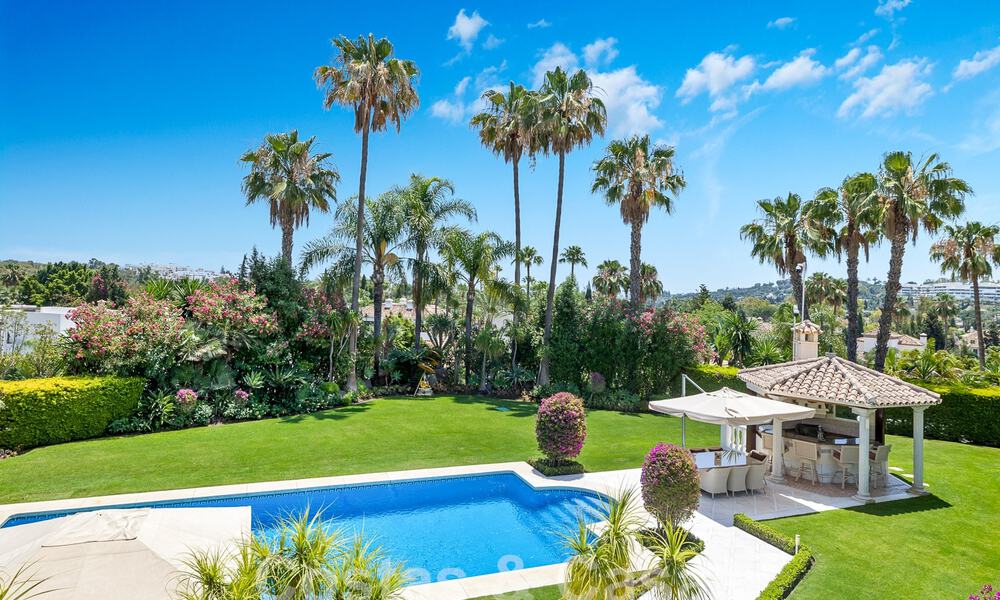 Villa mediterránea de lujo en venta con 6 dormitorios en un entorno privilegiado de golf en el valle de Nueva Andalucia, Marbella 53174