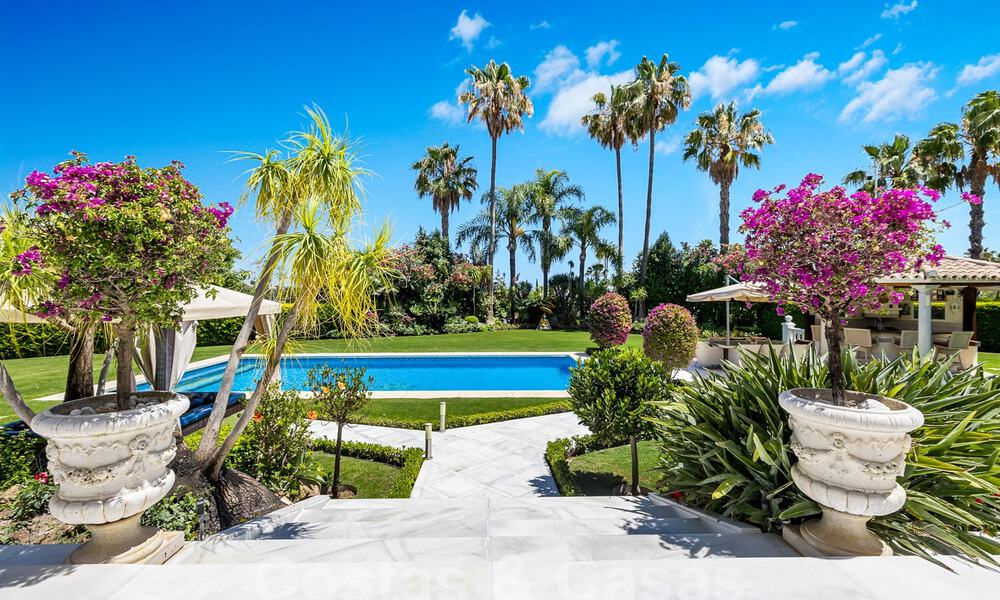 Villa mediterránea de lujo en venta con 6 dormitorios en un entorno privilegiado de golf en el valle de Nueva Andalucia, Marbella 53176