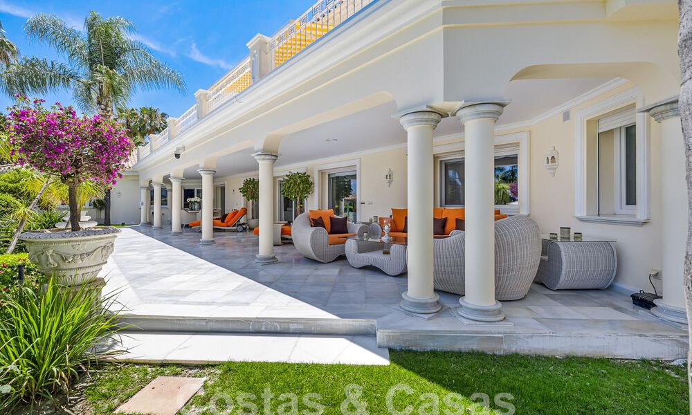 Villa mediterránea de lujo en venta con 6 dormitorios en un entorno privilegiado de golf en el valle de Nueva Andalucia, Marbella 53177