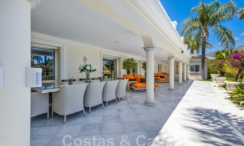 Villa mediterránea de lujo en venta con 6 dormitorios en un entorno privilegiado de golf en el valle de Nueva Andalucia, Marbella 53178