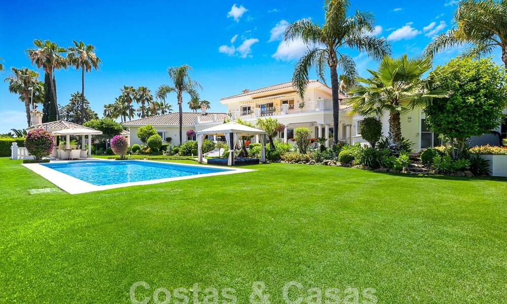 Villa mediterránea de lujo en venta con 6 dormitorios en un entorno privilegiado de golf en el valle de Nueva Andalucia, Marbella 53185