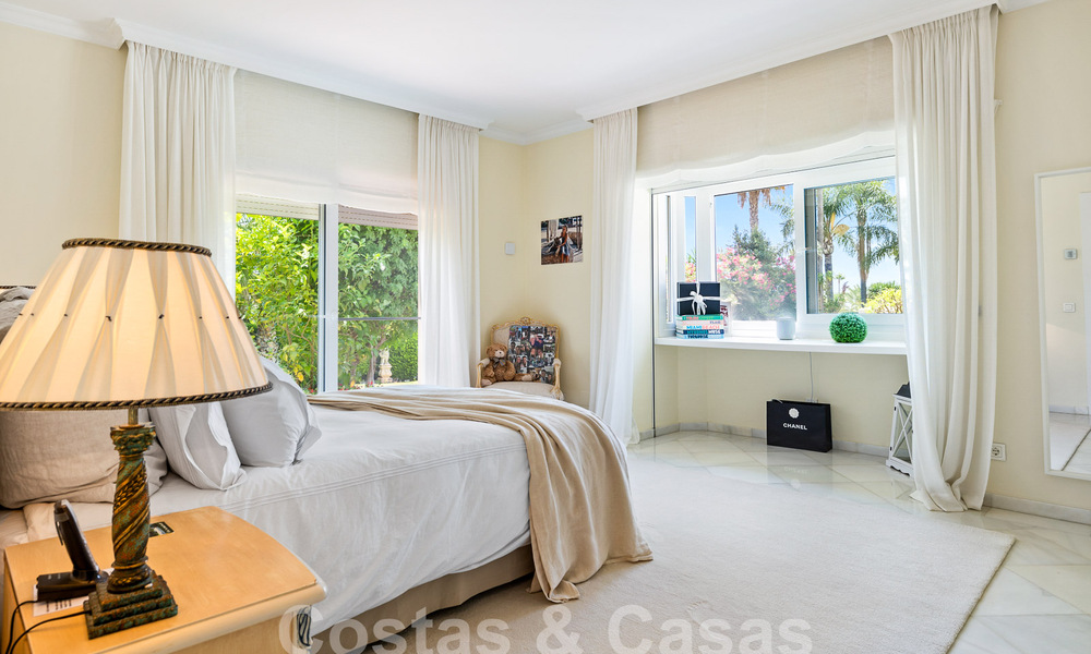 Villa mediterránea de lujo en venta con 6 dormitorios en un entorno privilegiado de golf en el valle de Nueva Andalucia, Marbella 53201