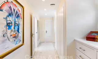 Villa mediterránea de lujo en venta con 6 dormitorios en un entorno privilegiado de golf en el valle de Nueva Andalucia, Marbella 53219 