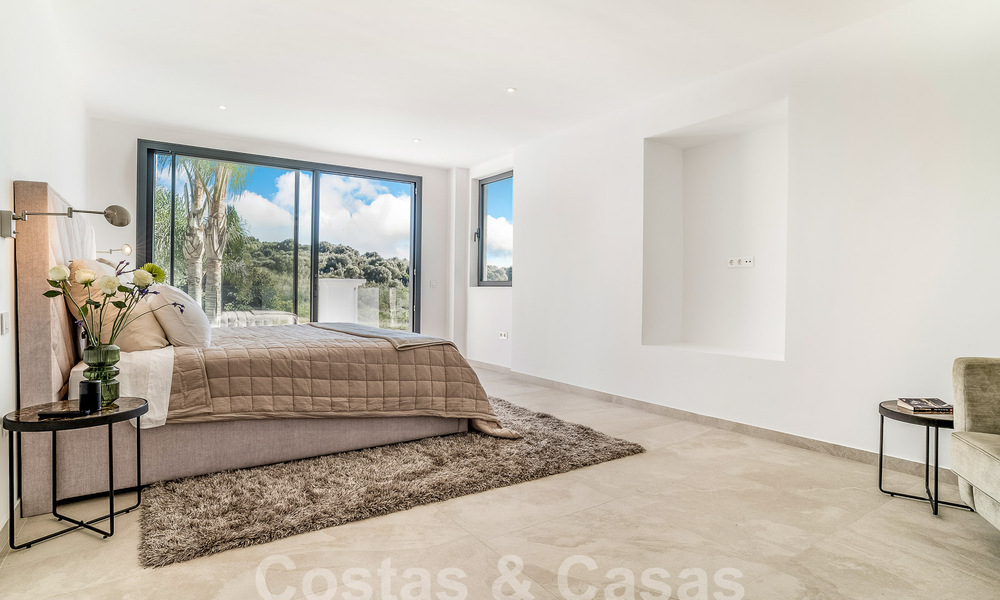 Villa mediterránea de lujo en venta con un toque modernista en Benahavis - Marbella 53085