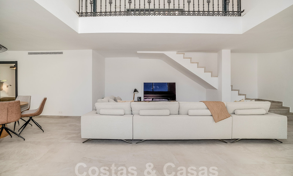 Villa mediterránea de lujo en venta con un toque modernista en Benahavis - Marbella 53097