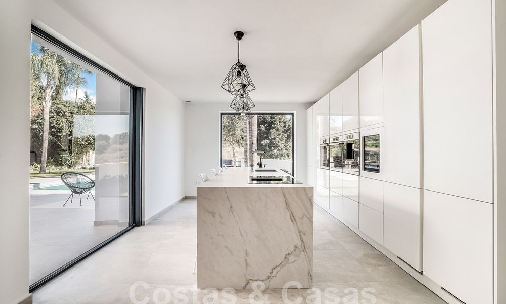 Villa mediterránea de lujo en venta con un toque modernista en Benahavis - Marbella 53106