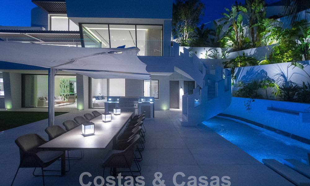 Nueva y moderna villa de lujo de 6 dormitorios en venta con vistas al mar en La Quinta, Marbella - Benahavis 54320