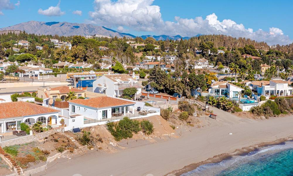 Impresionante villa de playa de estilo moderno-mediterráneo en venta con vistas frontales al mar, en primera línea de playa en Mijas, Costa del Sol 54556