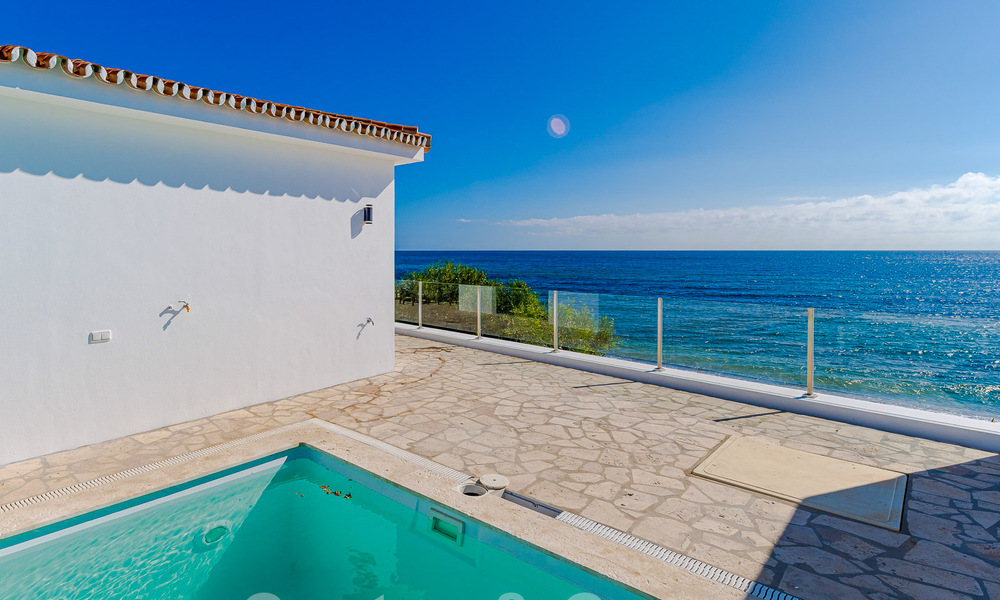 Impresionante villa de playa de estilo moderno-mediterráneo en venta con vistas frontales al mar, en primera línea de playa en Mijas, Costa del Sol 54587