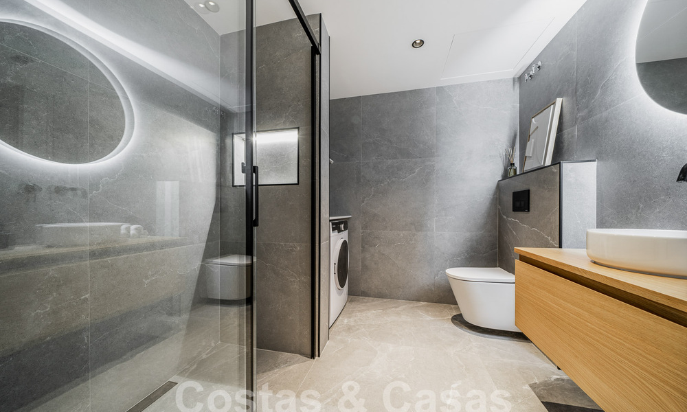 Lujoso apartamento reformado con 4 dormintorios en venta en la prestigiosa Nueva Andalucia, Marbella 54688