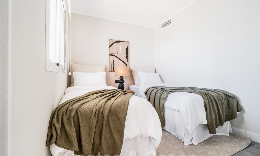 Lujoso apartamento reformado con 4 dormintorios en venta en la prestigiosa Nueva Andalucia, Marbella 54694