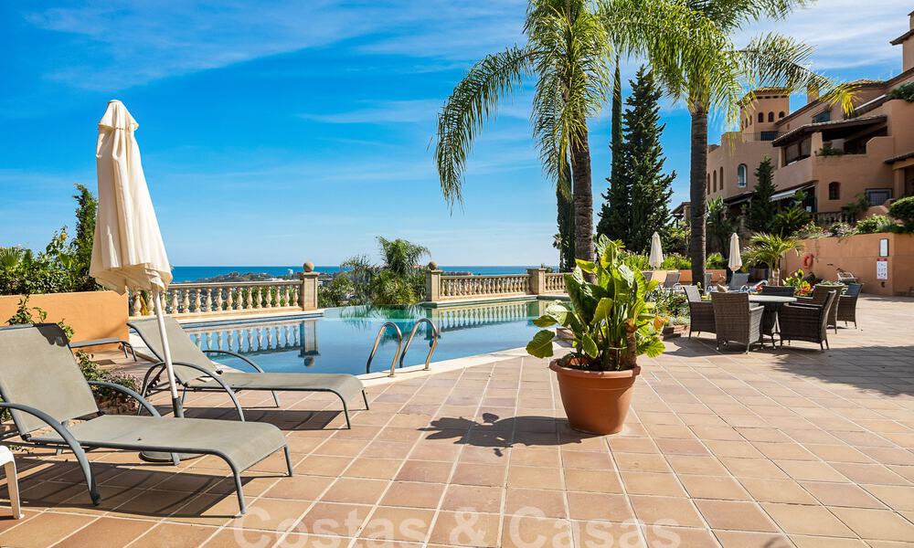 Lujoso ático dúplex con impresionantes vistas al mar en venta en el valle del golf de Nueva Andalucía, Marbella 54619