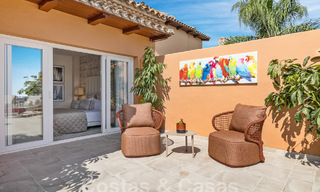 Lujoso ático dúplex con impresionantes vistas al mar en venta en el valle del golf de Nueva Andalucía, Marbella 54639 