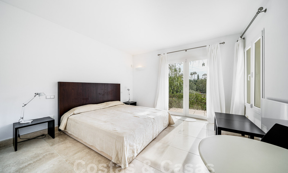 Villa de lujo en venta de estilo arquitectónico español en la prestigiosa urbanización cerrada de Cascada de Camojan, Marbella 54830