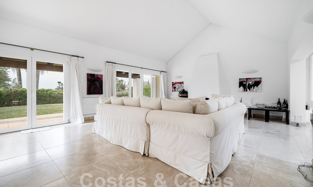 Villa de lujo en venta de estilo arquitectónico español en la prestigiosa urbanización cerrada de Cascada de Camojan, Marbella 54834