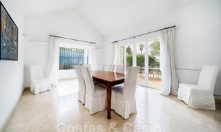 Villa de lujo en venta de estilo arquitectónico español en la prestigiosa urbanización cerrada de Cascada de Camojan, Marbella 54837 