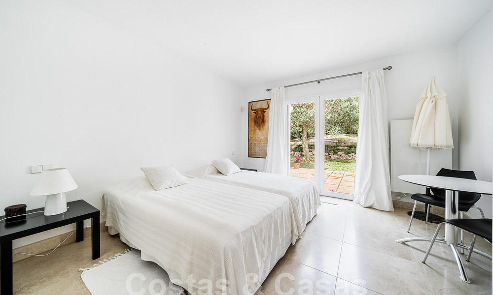 Villa de lujo en venta de estilo arquitectónico español en la prestigiosa urbanización cerrada de Cascada de Camojan, Marbella 54840