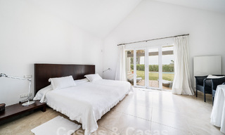Villa de lujo en venta de estilo arquitectónico español en la prestigiosa urbanización cerrada de Cascada de Camojan, Marbella 54843 