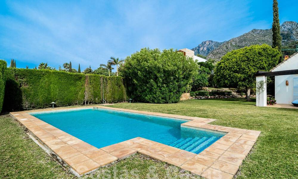 Villa de lujo en venta de estilo arquitectónico español en la prestigiosa urbanización cerrada de Cascada de Camojan, Marbella 54849