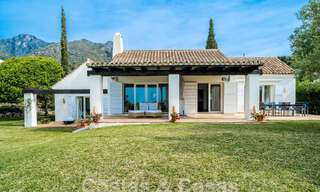 Villa de lujo en venta de estilo arquitectónico español en la prestigiosa urbanización cerrada de Cascada de Camojan, Marbella 54850 