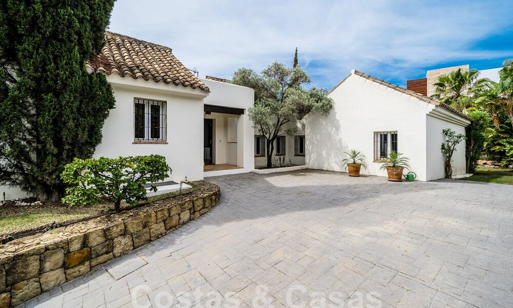 Villa de lujo en venta de estilo arquitectónico español en la prestigiosa urbanización cerrada de Cascada de Camojan, Marbella 54851