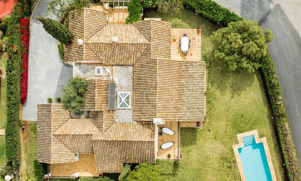 Villa de lujo en venta de estilo arquitectónico español en la prestigiosa urbanización cerrada de Cascada de Camojan, Marbella 54853