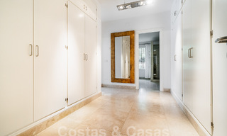 Villa de lujo en venta de estilo arquitectónico español en la prestigiosa urbanización cerrada de Cascada de Camojan, Marbella 54854 