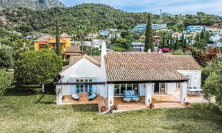 Villa de lujo en venta de estilo arquitectónico español en la prestigiosa urbanización cerrada de Cascada de Camojan, Marbella 54858 