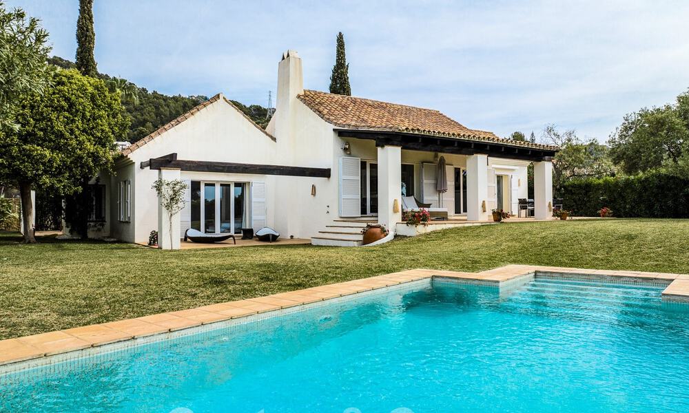 Villa de lujo en venta de estilo arquitectónico español en la prestigiosa urbanización cerrada de Cascada de Camojan, Marbella 54861