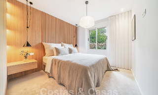 Lujoso apartamento en venta con acogedora terraza, piscina privada y vistas al mar en Nueva Andalucia, Marbella 54937 