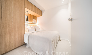 Lujoso apartamento en venta con acogedora terraza, piscina privada y vistas al mar en Nueva Andalucia, Marbella 54939 
