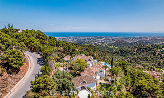 Villa de lujo en venta con vistas al mar, situada en la exuberante vegetación del exclusivo campo de golf La Zagaleta, Marbella - Benahavis 54056 