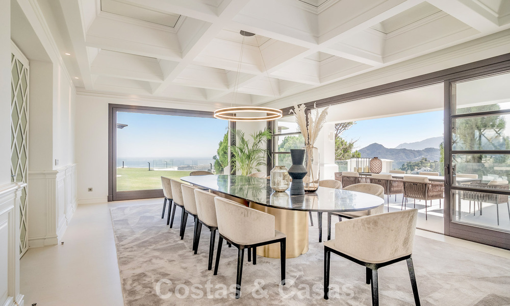 Villa de lujo en venta con vistas al mar, situada en la exuberante vegetación del exclusivo campo de golf La Zagaleta, Marbella - Benahavis 54070