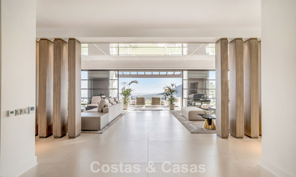 Villa de lujo en venta con vistas al mar, situada en la exuberante vegetación del exclusivo campo de golf La Zagaleta, Marbella - Benahavis 54071