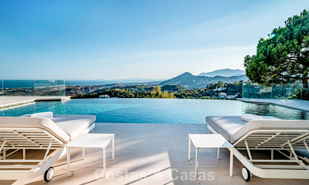 Villa de lujo en venta con vistas al mar, situada en la exuberante vegetación del exclusivo campo de golf La Zagaleta, Marbella - Benahavis 54079
