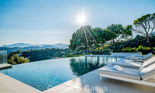 Villa de lujo en venta con vistas al mar, situada en la exuberante vegetación del exclusivo campo de golf La Zagaleta, Marbella - Benahavis 54083 